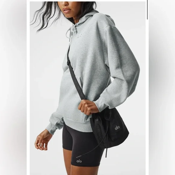 【Alo yoga】Cross Body Bucket Bag ショルダーバック 人気◇使いやすさ◎【ALO Yoga】UTILITY CROSS BODY BUCKET BAG
